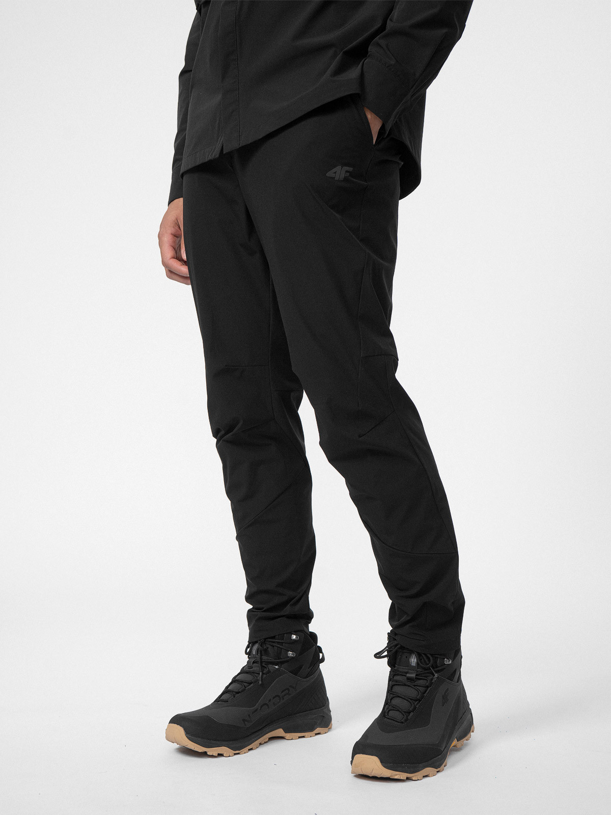 Levně 4F 4FSS23TFTRM092 DEEP BLACK Pánské kalhoty