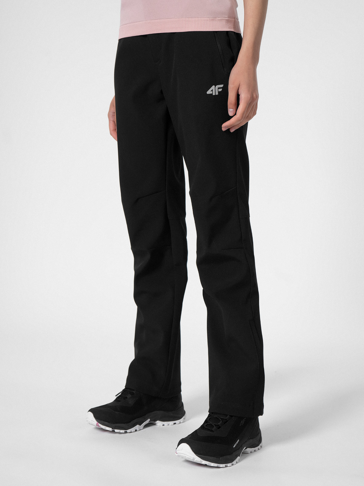 Levně 4F 4FSS23TFTRF114 DEEP BLACK Dámské trekingové kalhoty