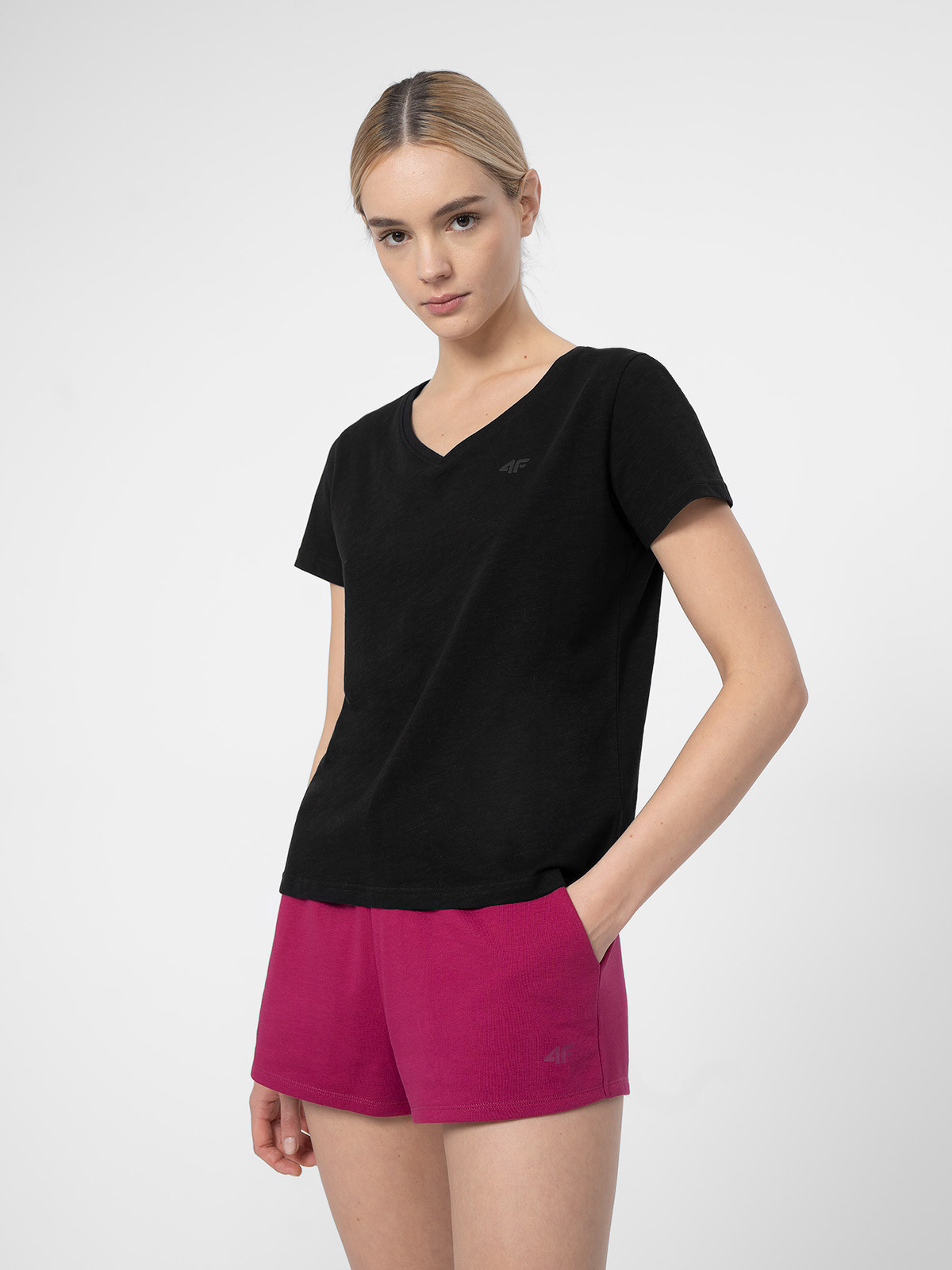 Levně 4F 4FSS23TTSHF582 DEEP BLACK Dámské tričko