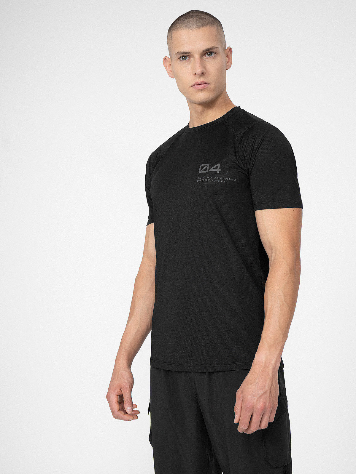 Levně 4F 4FSS23TFTSM163 DEEP BLACK Pánské tričko