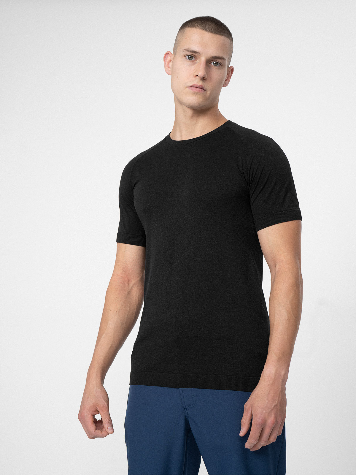 Levně 4F 4FSS23TFTSM141 DEEP BLACK Pánské tričko